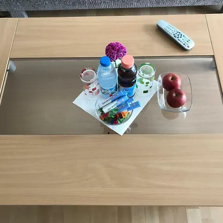 Schone Mit Balkon 아파트 *