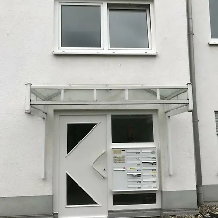 Schone Mit Balkon 아파트 *